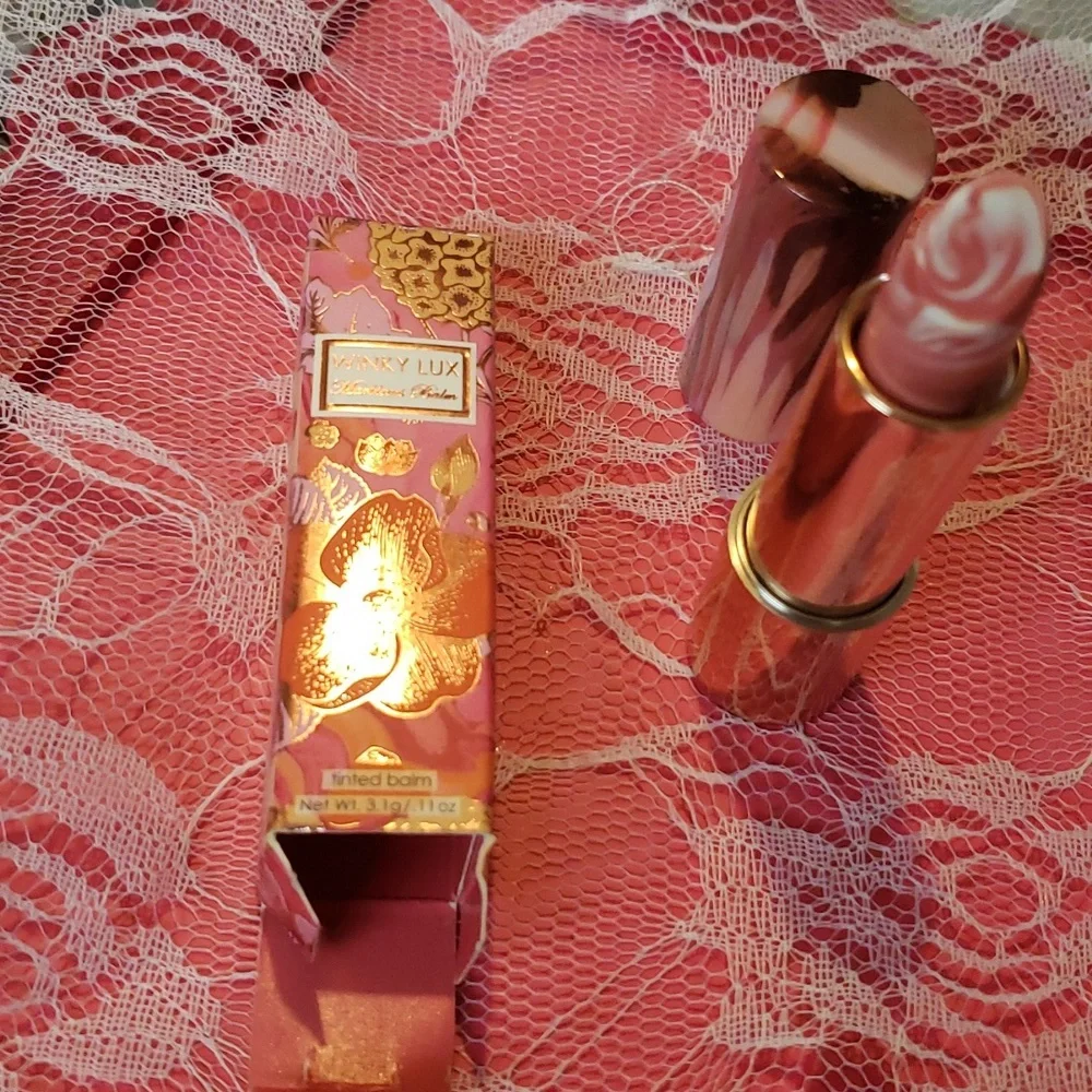 ❇️🧚‍♀️DELIGHTED Winky lux Marbleous Lip Balm NWT